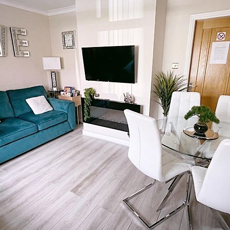 Entire 3-Bedroom Home In Oldham - Guest House מראה חיצוני תמונה