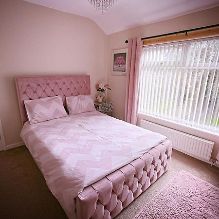 Entire 3-Bedroom Home In Oldham - Guest House מראה חיצוני תמונה