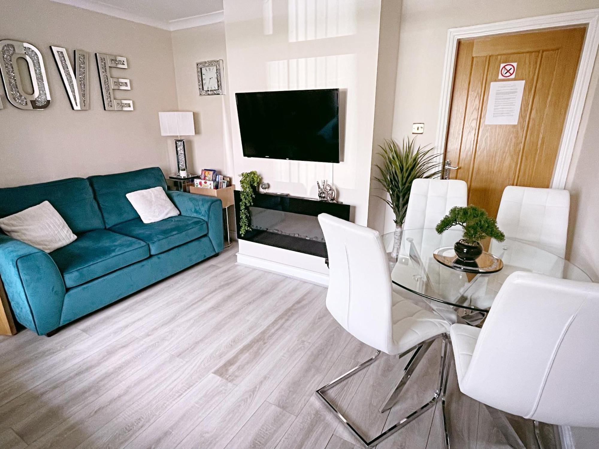 Entire 3-Bedroom Home In Oldham - Guest House מראה חיצוני תמונה